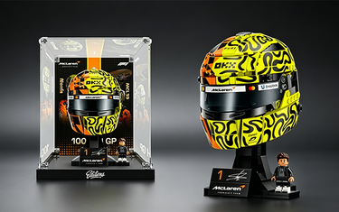 Premium acrylic showcase for LEGO 43023 Lando Norris helmet on an F1 themed desktop collector setup