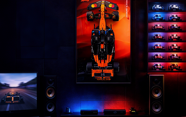 Unleash the Papaya: The Ultimate Wall Mount for LEGO® Technic™ McLaren MCL39 F1® (42228)