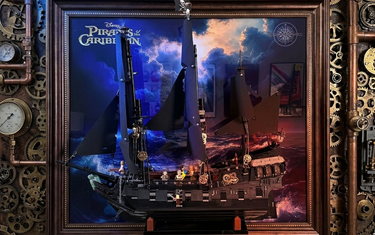 The Captain’s Gallery: Elevating & Installing the LEGO® Icons 10365 Pirate Ship Wall Display
