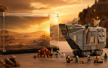Display case for LEGO Star Wars™ Offworld Sandcrawler™ and Mudhorn 75453