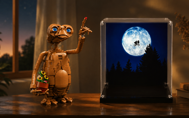 LEGO Ideas E.T. the Extra-Terrestrial 21370 display case with acrylic cover
