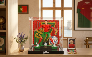 Preserving Greatness: The Ultimate Display Solution for the LEGO® 43016 Cristiano Ronaldo Soccer Legend
